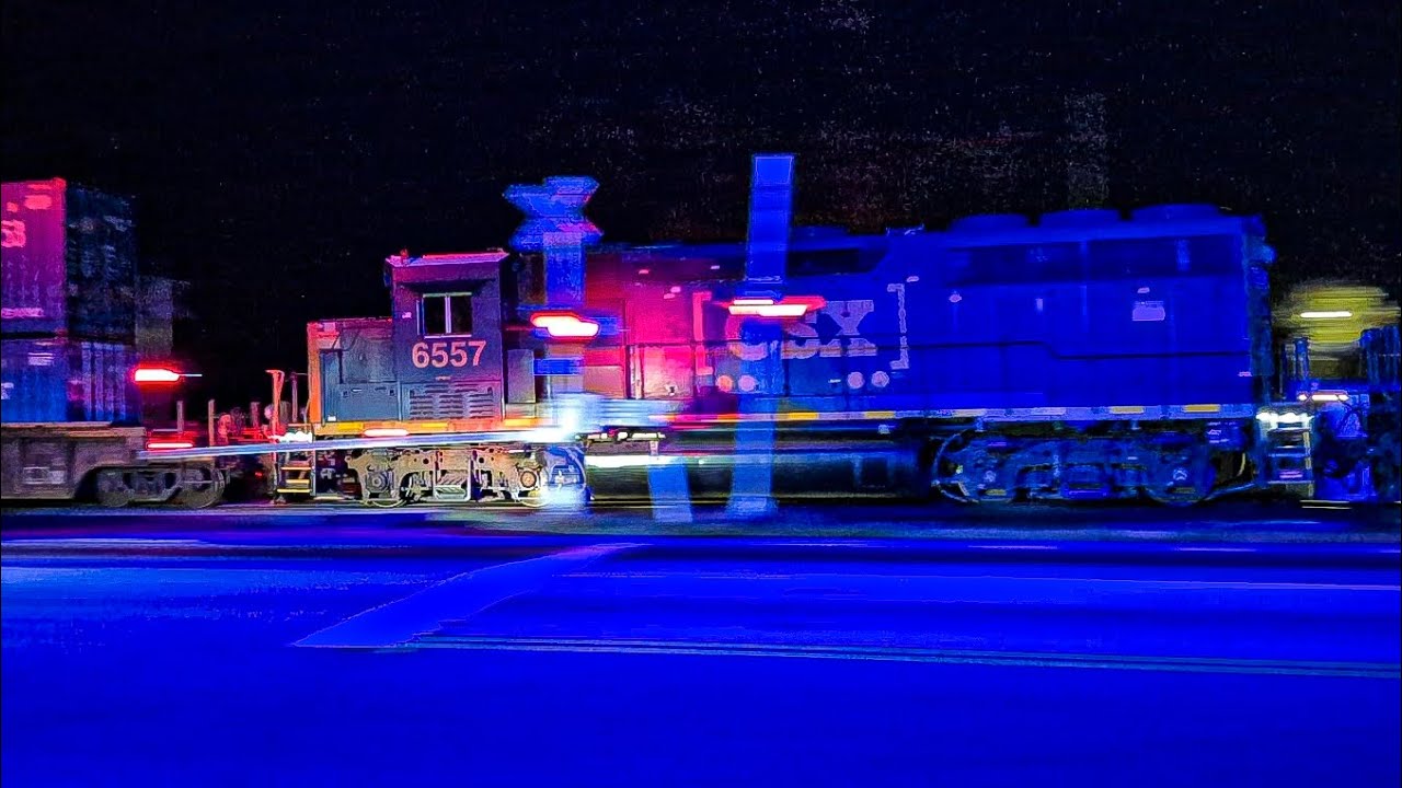 CSX 729 & 6557 Lead I045 Through Dover 7/27/25! - YouTube