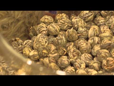 Video: Pļaujai Strādā Olu čaumalas, Sīpolu Mizas, Dzeramā Tēja Un Kafija