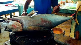 Fish Cutting Skill |  Uncle Rusly's sharp knife cut the big tuna perfectly