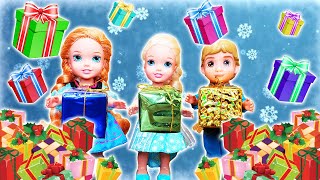 🎄🎅SECRET SANTA! Elsa and Anna and Kristoff Toddlers share Christmas Presents!