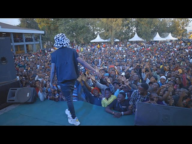 Marioo_ Naogopa ft harmonize live performance in mbeya