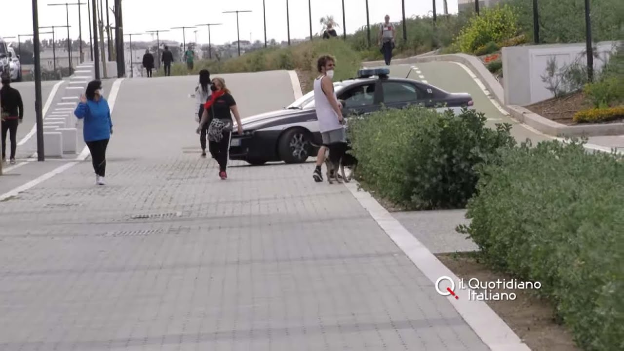 Un tranquillo pomeriggio di coronavirus sul lungomare di Fesca e San Girolamo