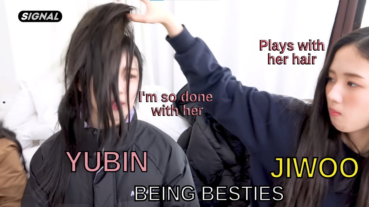 Jiwoo and Yubin of 트리플에스 (tripleS) being besties