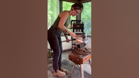 Forging a custom marlin spike🔥 #blacksmith#forge#smallbusiness#farrier#handmade#metalwork#asmr