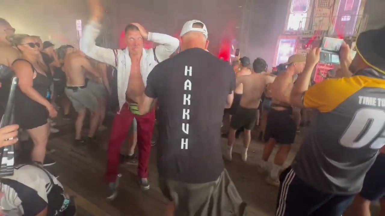 Me and an oldschool gabber at the #dominatorfestival No.18 #hakkûh #hakken #gabber #hardcore #rave