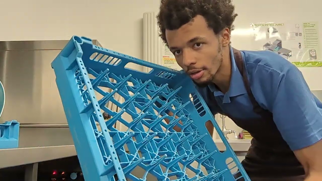 Kitchen Porter Doing the Dishes [UNCUT FOOTAGE]