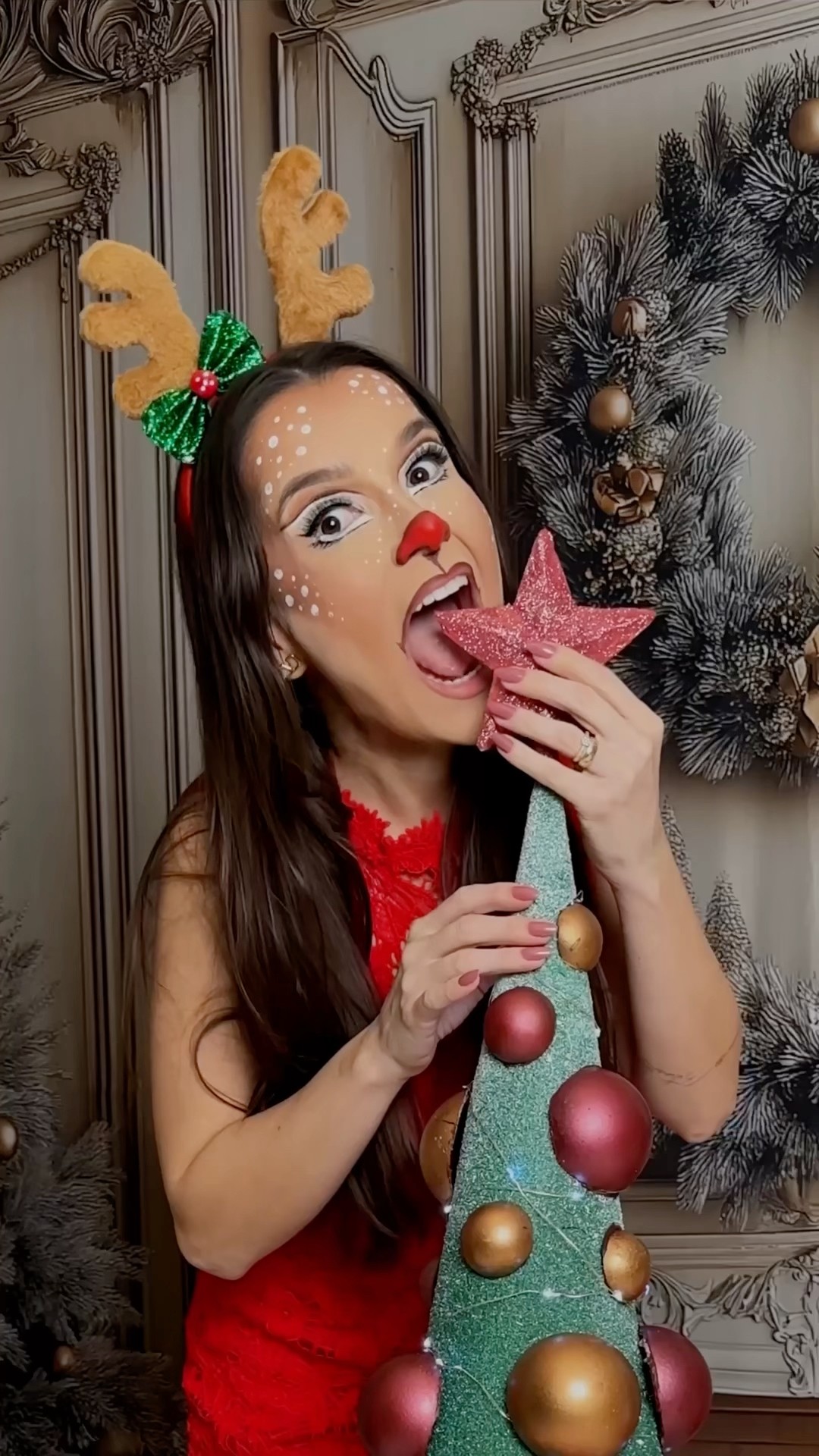 Merry Christmas! ? O que achou dessa árvore de Natal toda feita de chocolate?