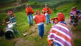 Video thumbnail of "Pueblo Andino - Mix de Huaynos bailables (Video Oficial)"