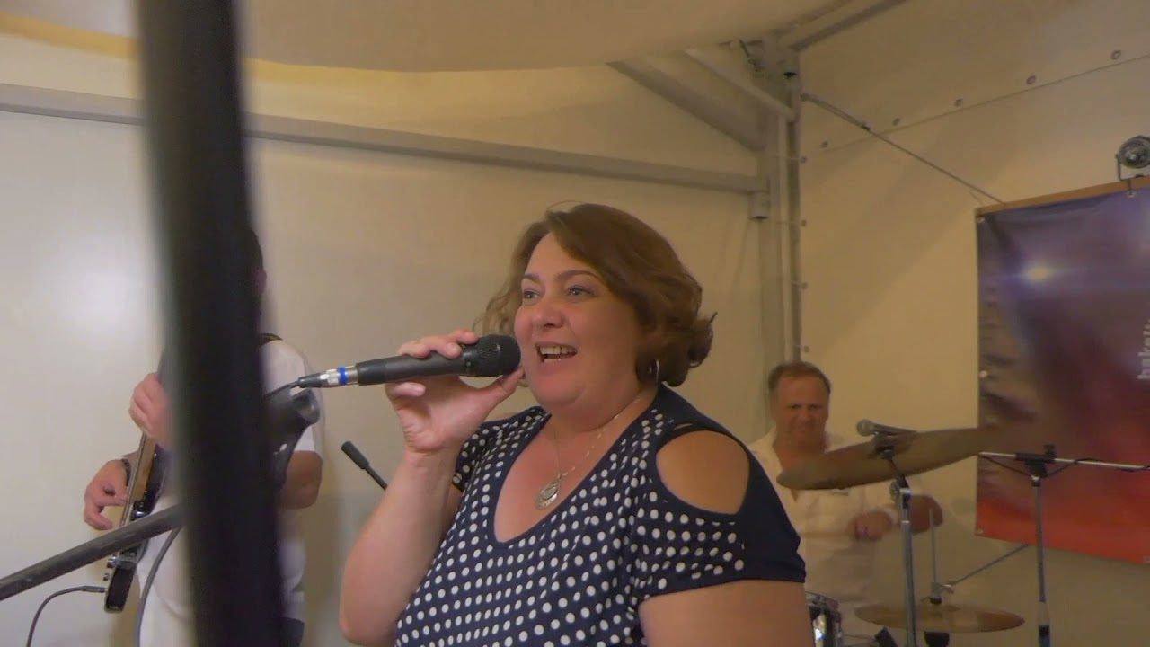 Bakelit zenekar, lakodalom délutántól hajnalig.