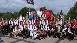 Video thumbnail of "Vlindermarkt Emmen  - Piratenkoor de Stormvogels - 16 Augustus 2016"