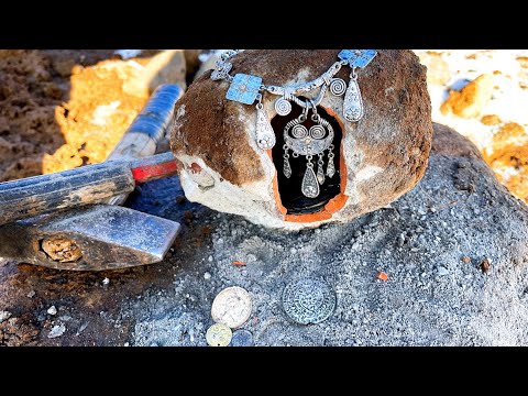 nyone who finds this treasure sign gets rich