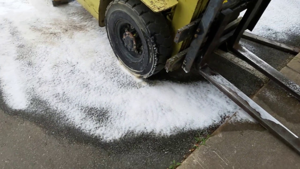 Hydraulic fluid cleanup with foam cannon YouTube