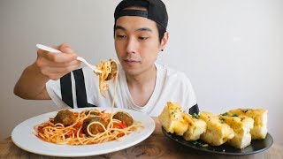 Spaghetti & Meatballs w/ Garlic Bread  MUKBANG