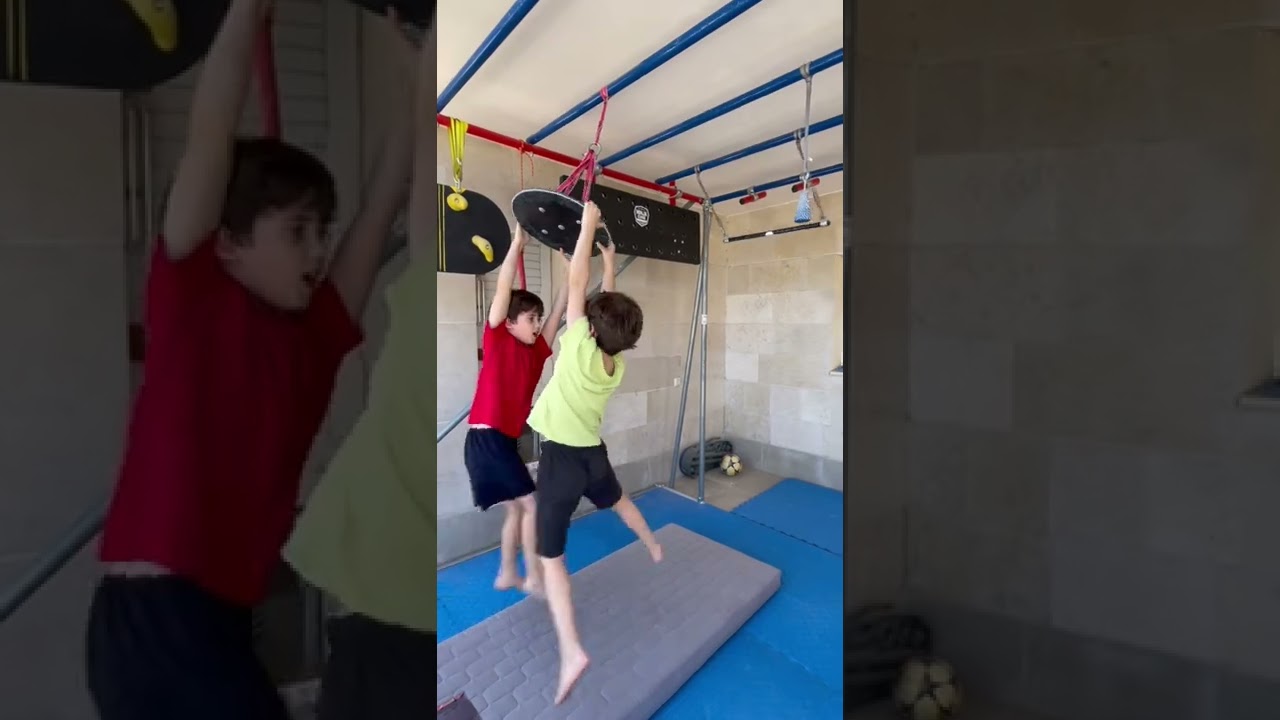 Ninja Warrior Twins Lache Together 