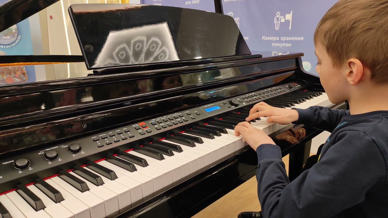 В траве сидел кузнечик на пианино в ТЦ Акварель Пушкино. - YouTube