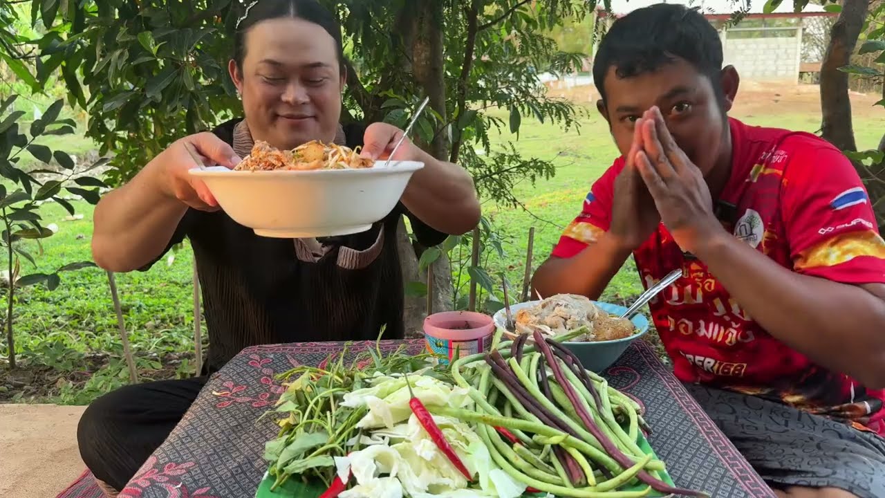 แกงเส้นหม้อใหญ่ๆใช่ซุบเปอร์นุ่มๆเมนูที่นาหูดำกับสาวเฉิ่มชอบสุดๆ