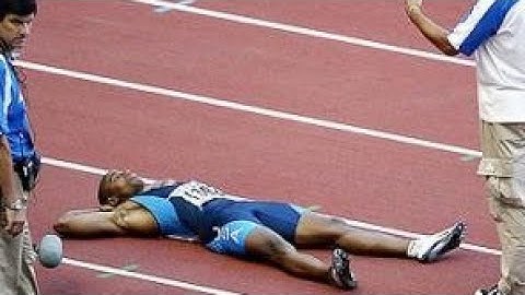 Jon Drummond protesting after being disqualified for a false start in 1/4 final of the men