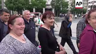 Thousands gather to support Serbia president