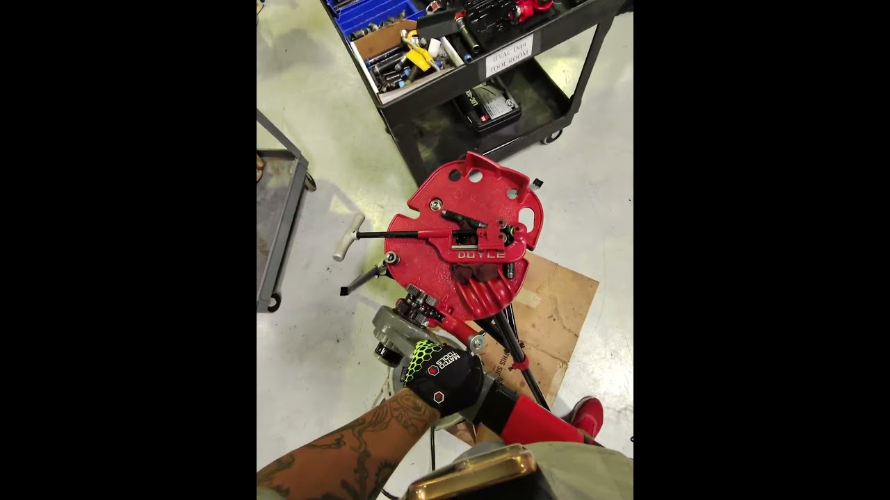 HVAC GAS PIPE THREADING MAKE SURE TO SUBSCRIBE