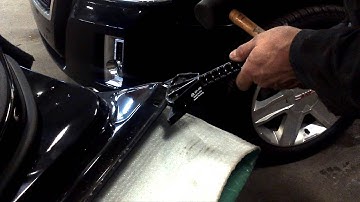 Hem flange closing with tool