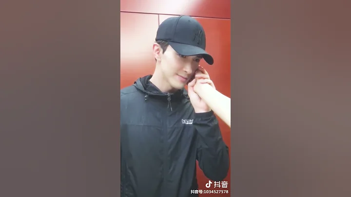 Flirting -- Vengo Gao Weiguang 高伟光 - DayDayNews