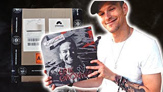 Unboxing & Signing The New Album!
