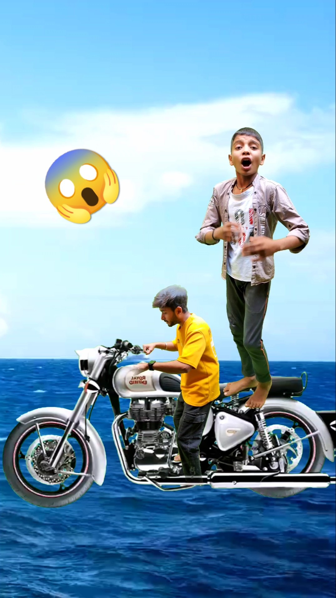 Arush Ke Bahiya Ka Pani Pe Chalne Wali Gadi   ?? #shorts