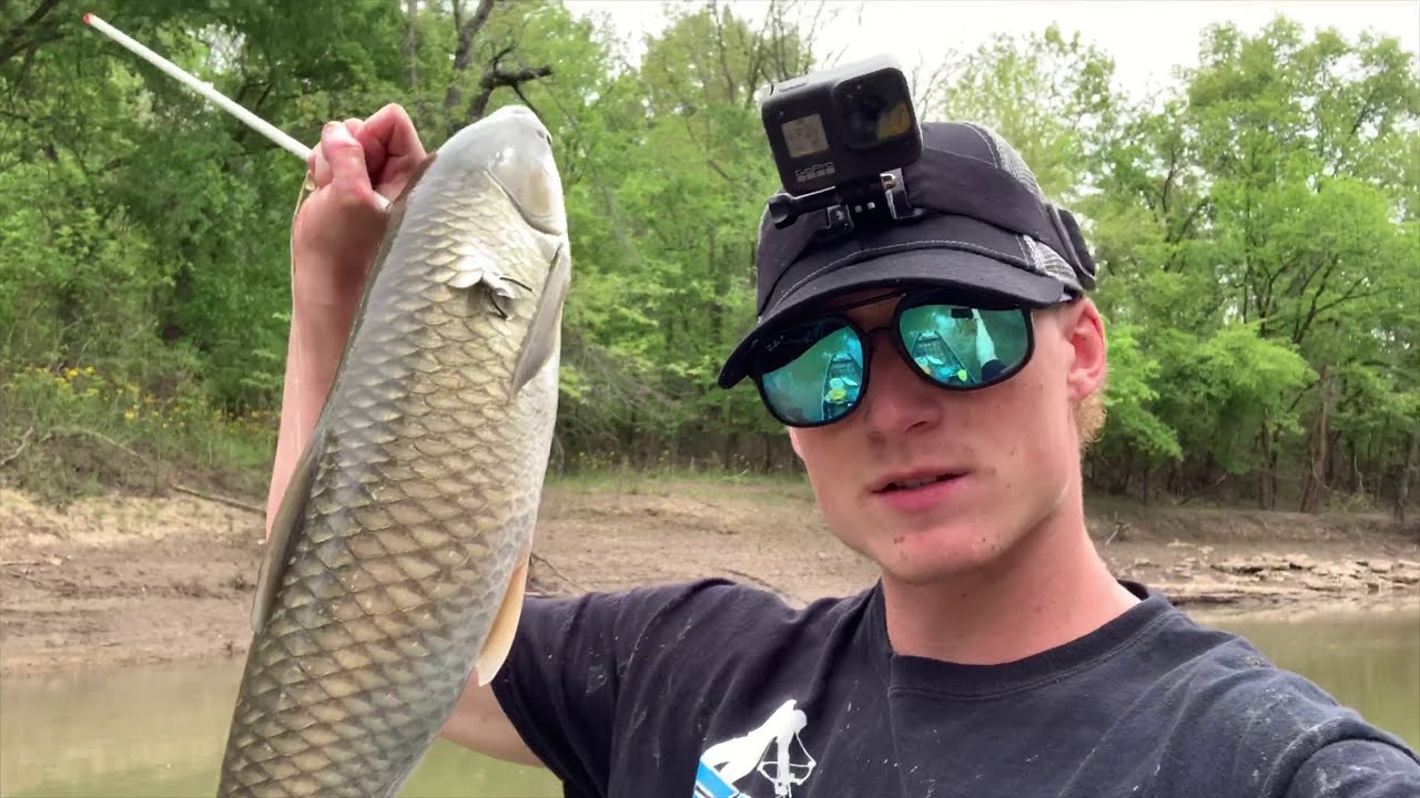Bowfishing in a SINKING Jon Boat!