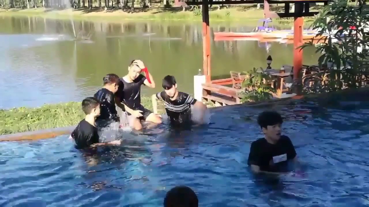 เล่นบอลในน้ำ #ustarmirtrip Cr.@Arielle_Fay