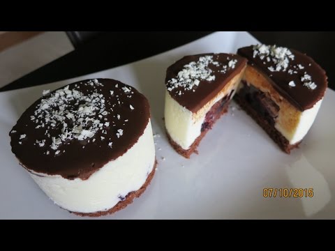 La torta Foresta nera è uno squisito dessert originario della Germania: pan di Spagna al cioccolato . 