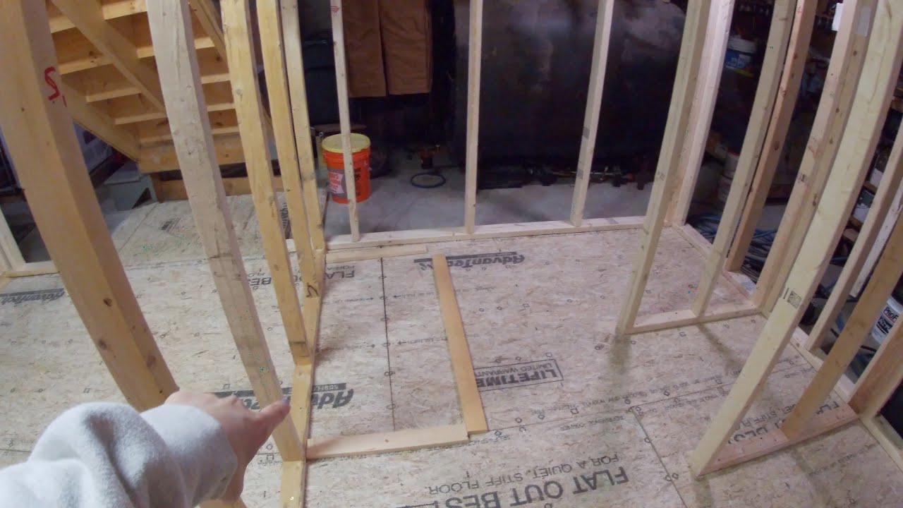 FINISHED PUTTING UP ALL THE WALLS// CHANGING THE KITCHEN FLOOR PLAN