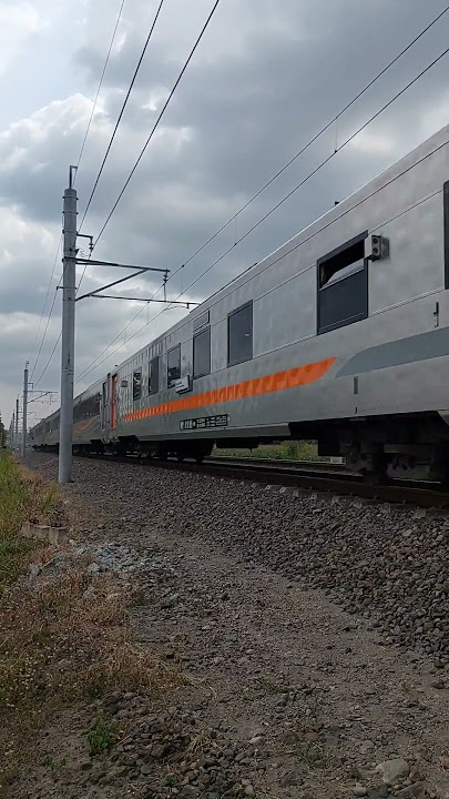 Ka Argo Wilis berjalan dengan Kecepatan 115 Km/Jam di lintas Solo balapan - Lempuyangan.