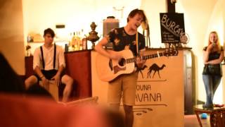 Video-Miniaturansicht von „Petr Matyáš Cibulka - Píseň opuštěného plže (koncert v Karavaně)“