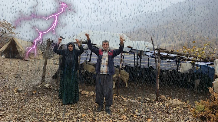 Heavy rain in the mountains|The harsh life of nomads in the cold of winter🌧️|Taking refuge in a cave