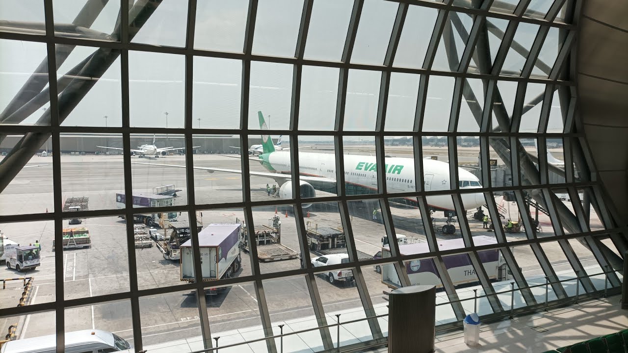 Review EVA Air Flight BR67 Economy Class From Bangkok To London - YouTube