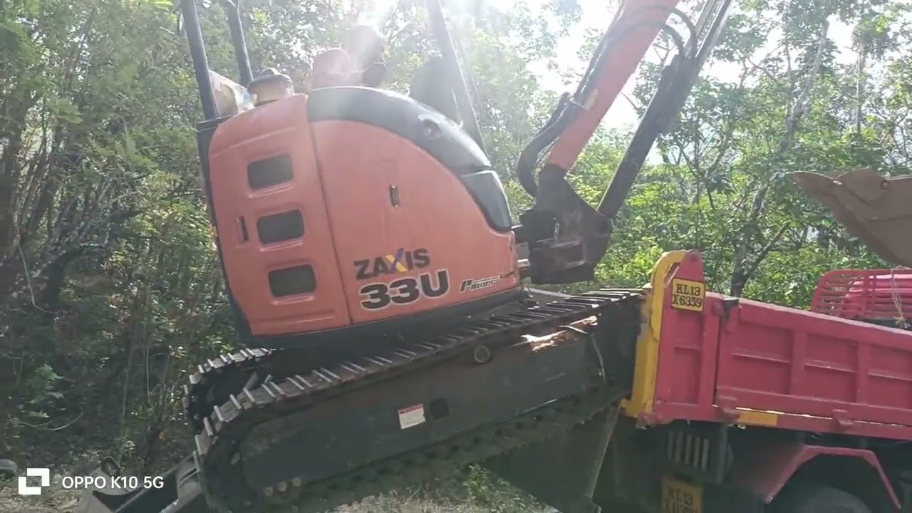 Mini excavator tata hitachi 33 loading karte huye 