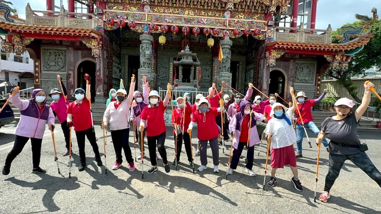 #長照 #嘉義 #王國哲診所 #興安巷弄長照站 #歌聲 中找回青春 #健走杖 與 #肌力訓練 讓 #興安據點 長輩活力滿滿 #李彩萍 講師 #社團法人中華耀齡協會 #600020 1