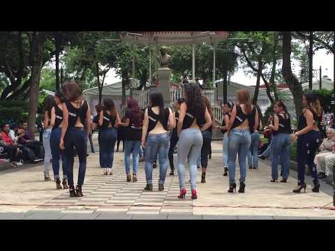 kizomba Dance (Flashmob Mexican Lady)