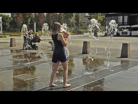 Summer, fountain and wet joys for two! / Лето, фонтан и мокрые радости на двоих!