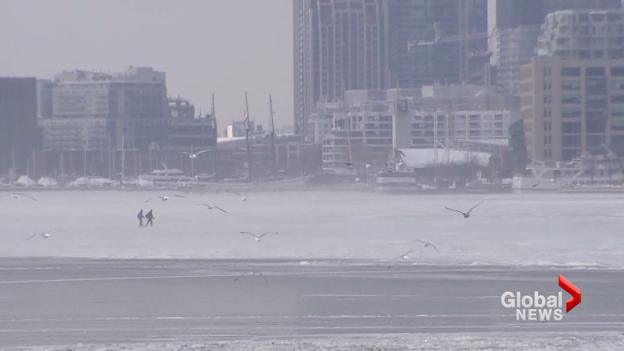 Two people make daring cross across Toronto's frozen harbour