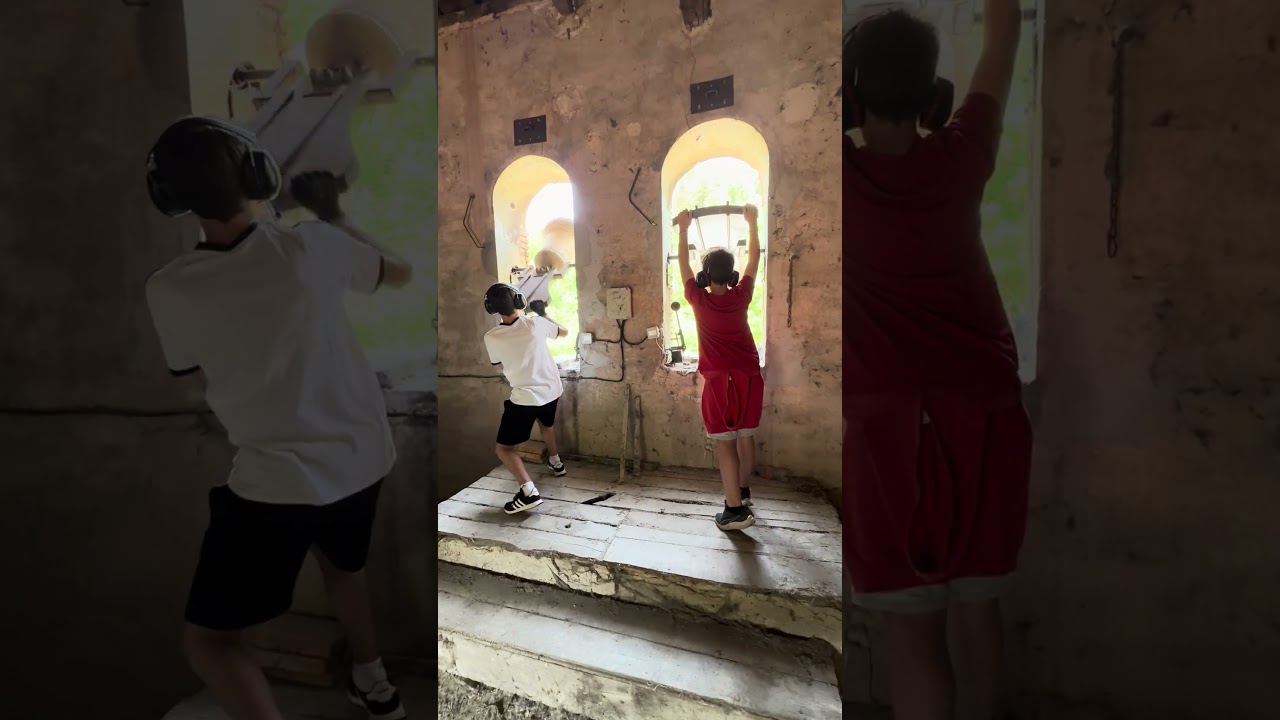 Final del volteo de campanas en la basílica de arre (Navarra)
