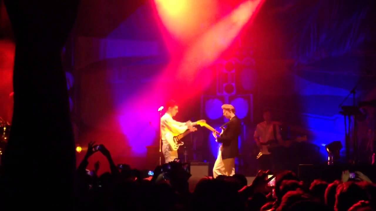 "Uptight Downtown" La Roux El Plaza Condesa, México 2015 YouTube