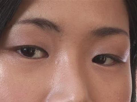 This guide shows you how to apply eye makeup for asian eyes watch and other related films here: http://www.videojug.com/film/how-to-apply-eyeshadow-for-...