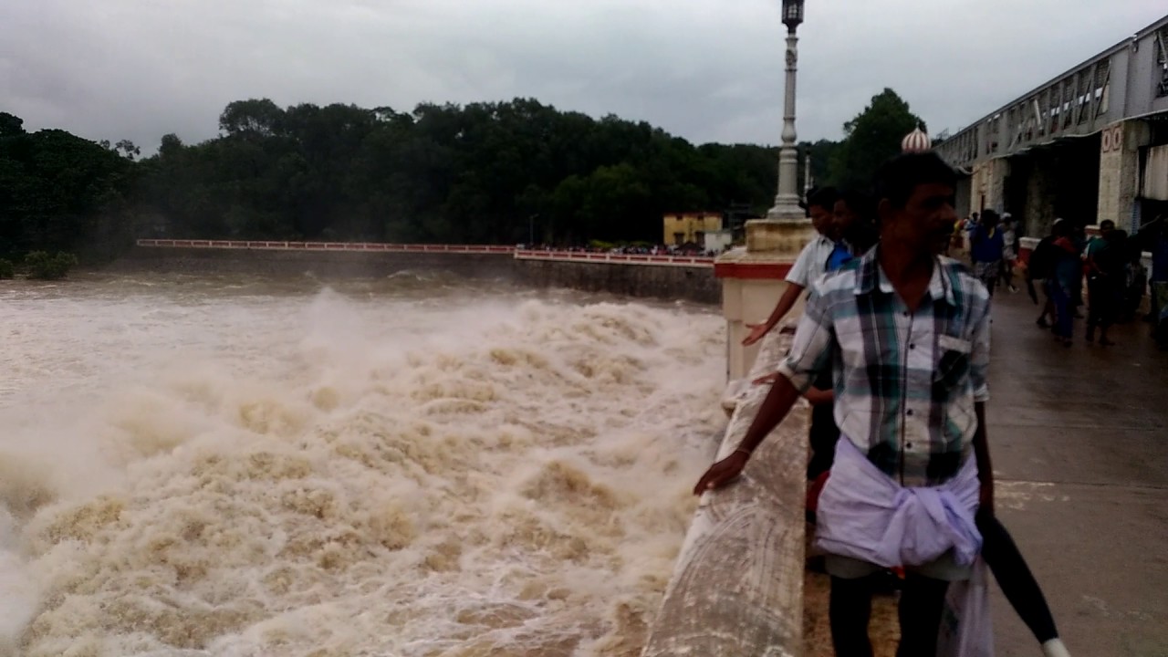 Mansoon 2015, when flood happened in poondi lake area.