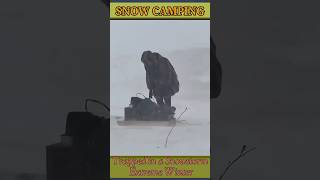 camping in heavy Snow Strom