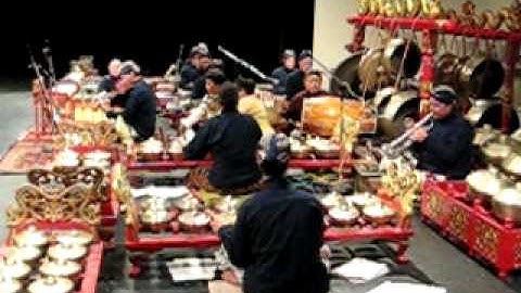 SDSU gamelan 5-11-09-MVI 4016