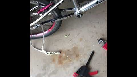 How to remove a stuck bottom bracket cup on a bmx: the easy way.