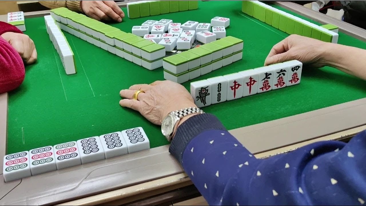 红中麻将,捅了红中窝了,连续两把起手双红中 - YouTube