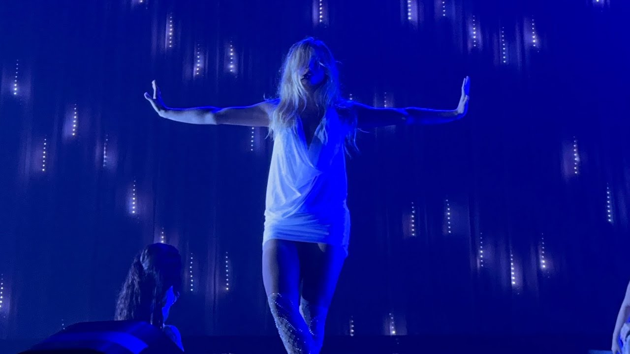 Addison Rae - In The Rain (Night 1, Live in London, O2 Academy Brixton ...