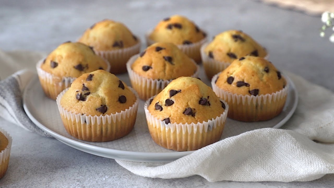 MUFFIN SOFFICISSIMI CON GOCCE DI CIOCCOLATO | TRADIZIONALI E VEGANI SENZA BANANE | FACILI E VELOCI